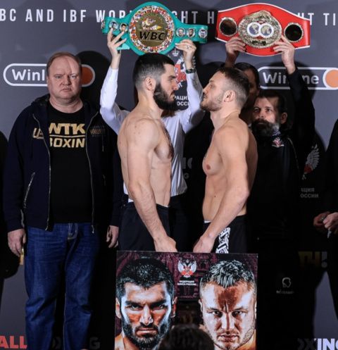 Артур Бетербиев оказался тяжелее Адама Дайнеса накануне их боя в Москве 