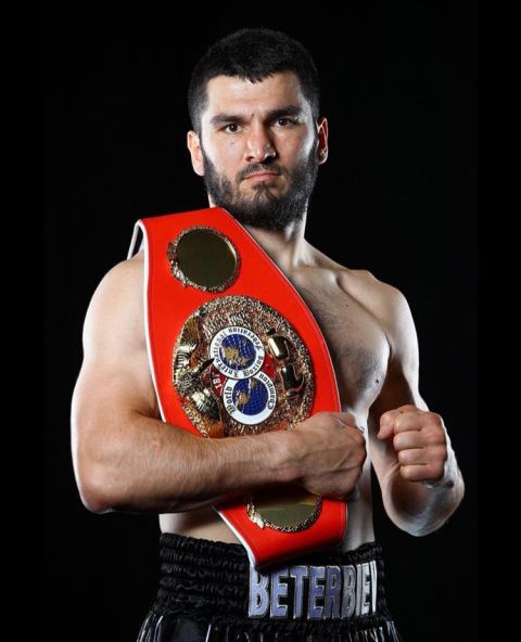 Поздравляем Артура Бетербиева с победой над Гвоздиком в бою за титулы WBC и IBF