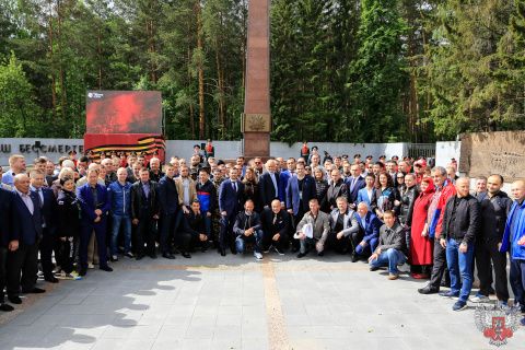 Церемония возложения цветов участниками второго Всемирного боксерского форума