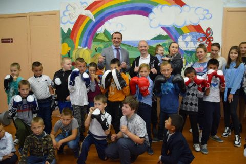 Алексей Тищенко и Татьяна Чалая посетили школу-интернат в Свердловской области 