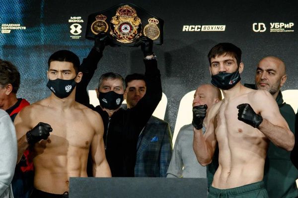 Дмитрий Бивол и Умар Саламов прошли процедуру взвешивания 