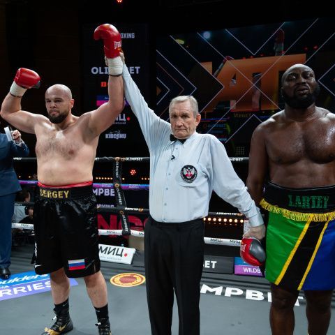 Сергей Кузьмин в Москве нокаутировал Ричарда Ларти