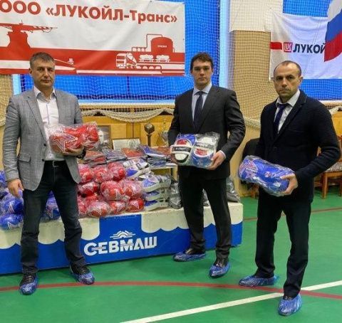 Юные боксёры из Северодвинска получили подарки от Федерации бокса России