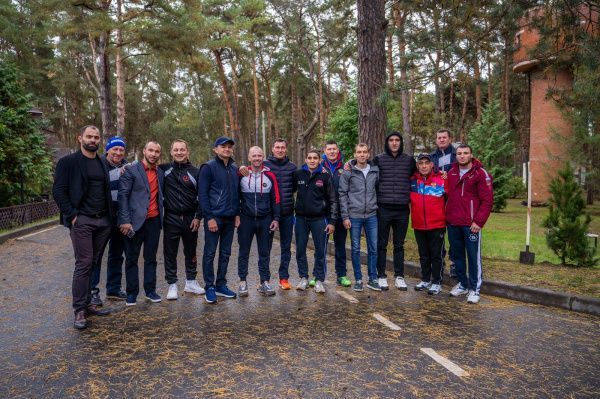 Олимпийцы посадили кедровую аллею в Подмосковье 