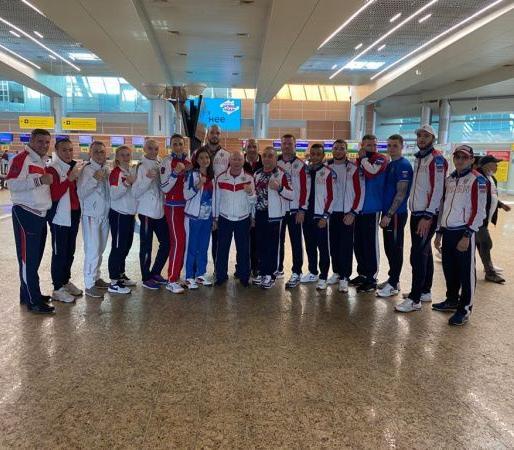 Сборные России по боксу улетели на квалификационный турнир в Париж