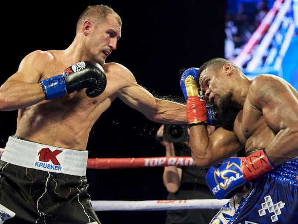 Сергей Ковалев вернул титул чемпиона мира WBO, победив в реванше Элейдера Альвареса 