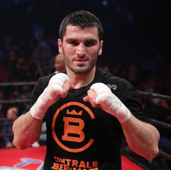 Бой Артура Бетербиева и Адама Дайнеса перенесен на конец января