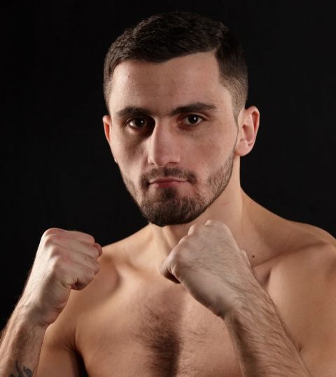 Айк Шахназарян победил Ваге Саруханяна в бою за титул чемпиона России в легком весе 