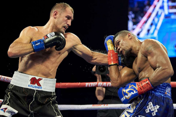 Сергей Ковалев победил Элейдера Альвареса и стал чемпионом мира WBO в полутяжелом весе