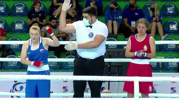 Девятнадцать российских боксеров вышли в финал первенства Европы среди юношей и девушек 15-16 лет