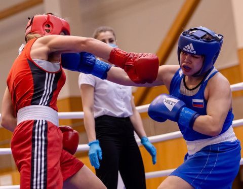 В четырёх федеральных округах прошли первенства и чемпионаты среди женщин