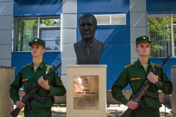 На Аллее спортивной славы ЦСКА открыли бюст Виктора Агеева