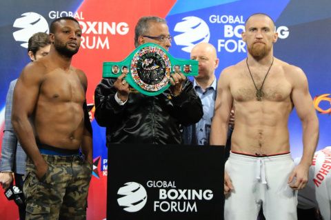 Состоялась церемония взвешивания участников боксерского шоу в Екатеринбурге