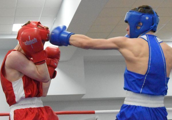 В Москве и четырёх федеральных округах проходят первенства и чемпионаты среди юношей, юниоров и мужчин